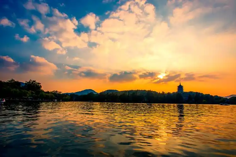 【秋尽江南行(杭州篇)---雷峰夕照与南屏晚钟】