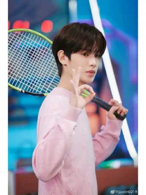 今晚去#你好星期六# 听黄明昊和吴克群 老师一起合作的歌曲吧