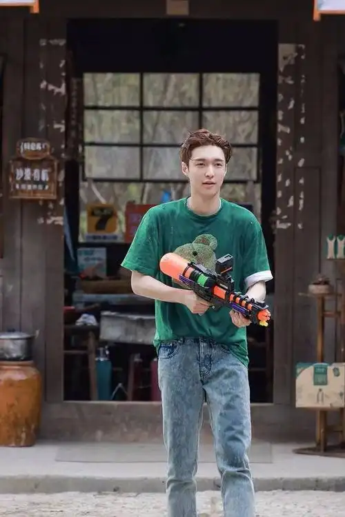 张艺兴为《向往的生活》创作歌曲《吹牛皮》