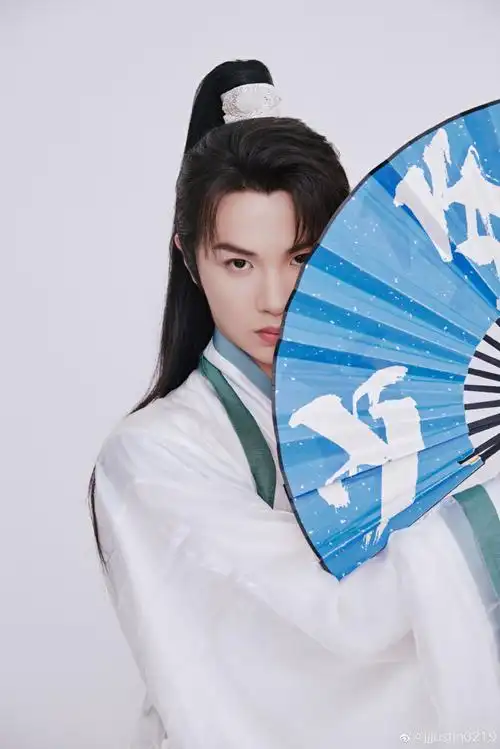 黄明昊《你好星期六》古风高马尾白衣造型好帅~白衣仙气飘飘今晚见!
