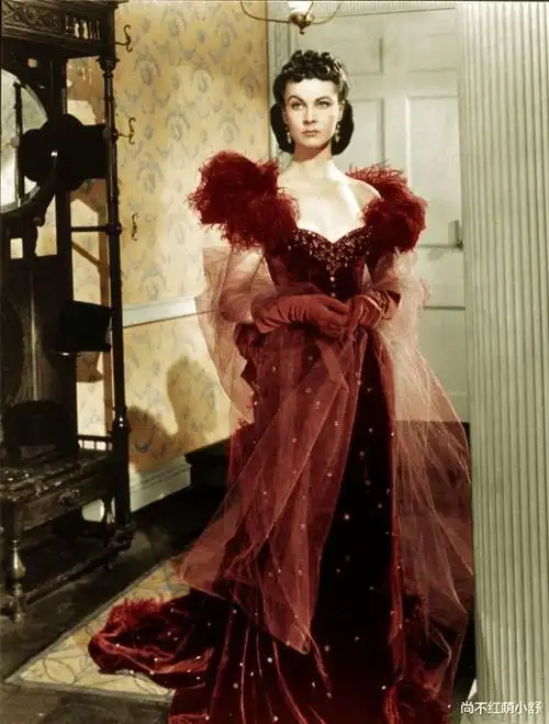 费雯丽时髦洋气藏不住在乱世佳人中的穿搭至今再看都流行