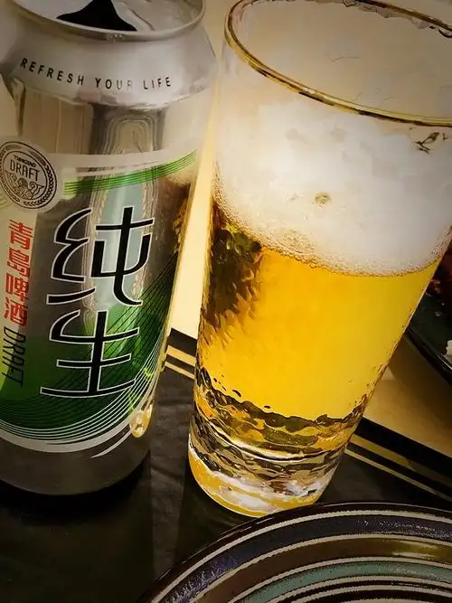 在家喝酒图片真实照片一个人喝酒图片一个人在家喝酒一个人在家喝酒