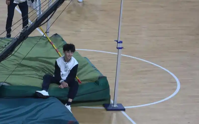 马嘉祺tf家族冬季运动会跳高接力跑focus