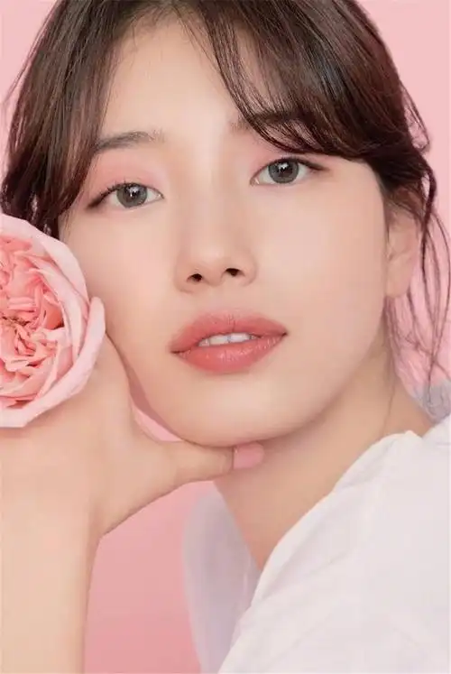 裴秀智全新画报,漂亮姐姐演绎春日少女纯美妆容