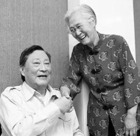 大个子演员中叔皇人物形象多样性表演朴素真实导演兼具