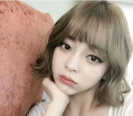 我是圆脸,染青木亚麻色最适合什么样子的发型 求大神指点(拜托拜托)