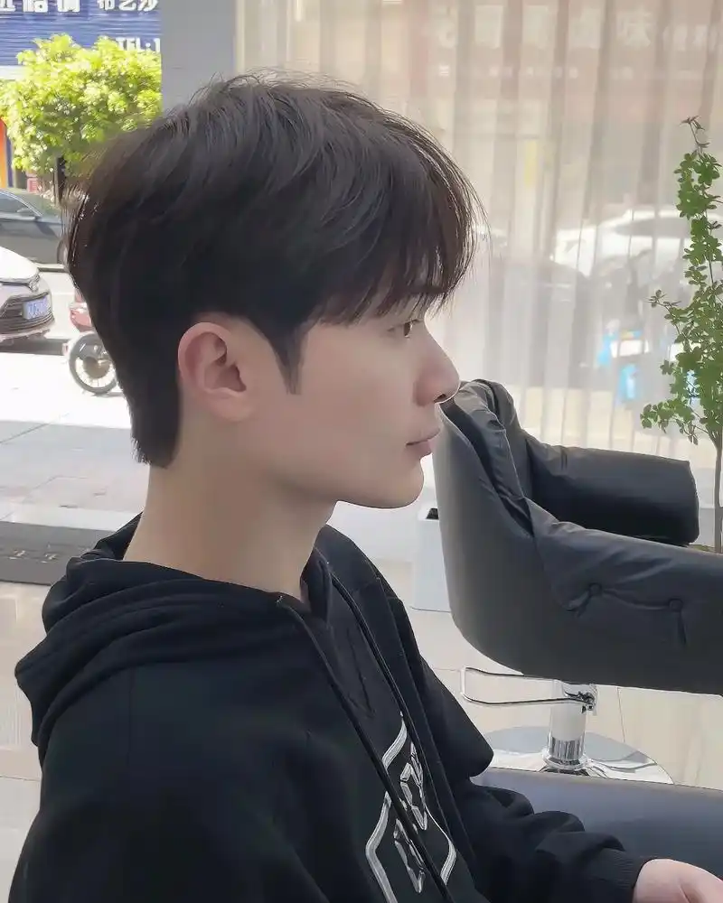 韩式微分.自然感男士发型#侧颜 #男生发型 - 抖音