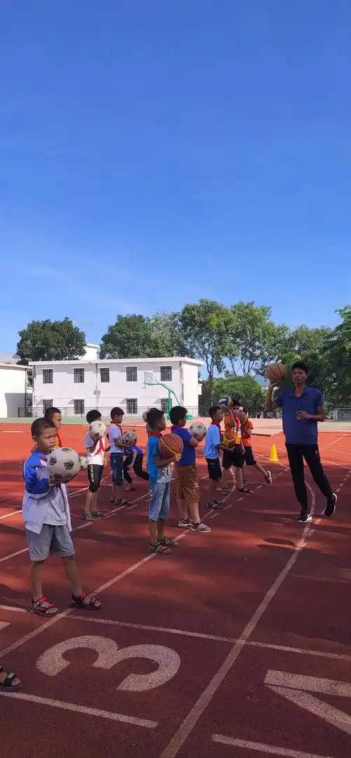 其它 快乐的体育课——大安镇中心学校 写美篇郑老师引导学生做准备