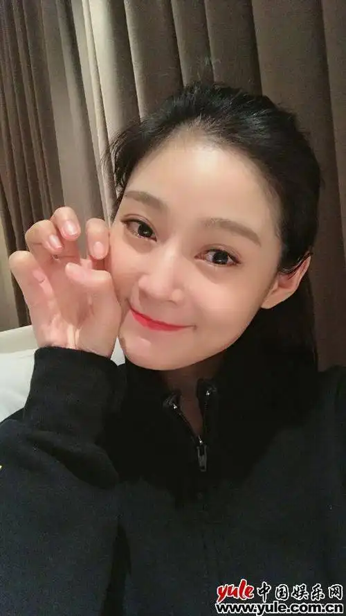 营业了王媛可实力宠粉晒九宫格美照