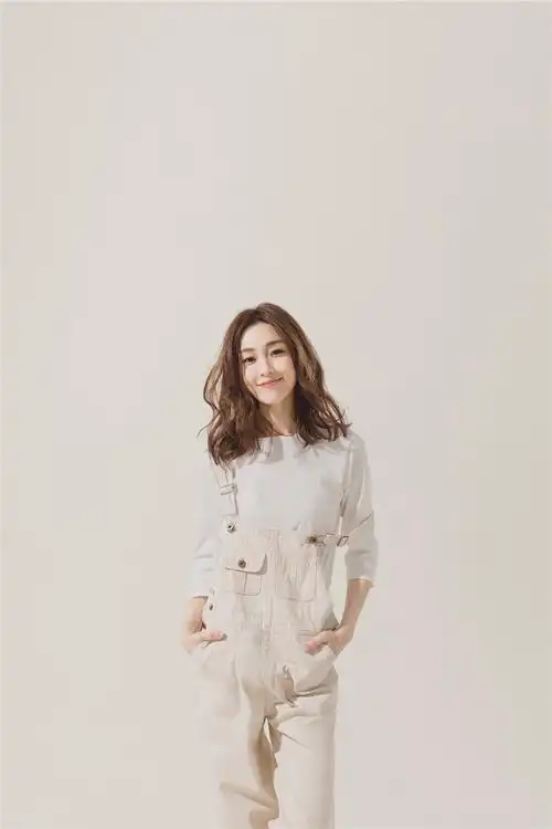 范玮琪最新写真曝光 随性慵懒知性十足