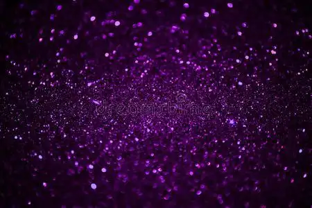深紫色闪光背景深紫色郁金香花,黑色背景上有水滴深紫色背景紫红色