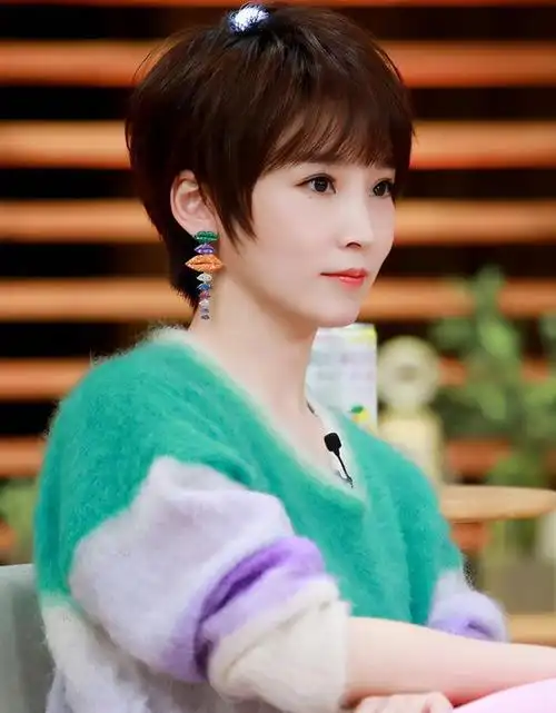 吴京妻子谢楠:嫁偶像,挺着孕肚办婚礼,4年生两子,成人生赢家