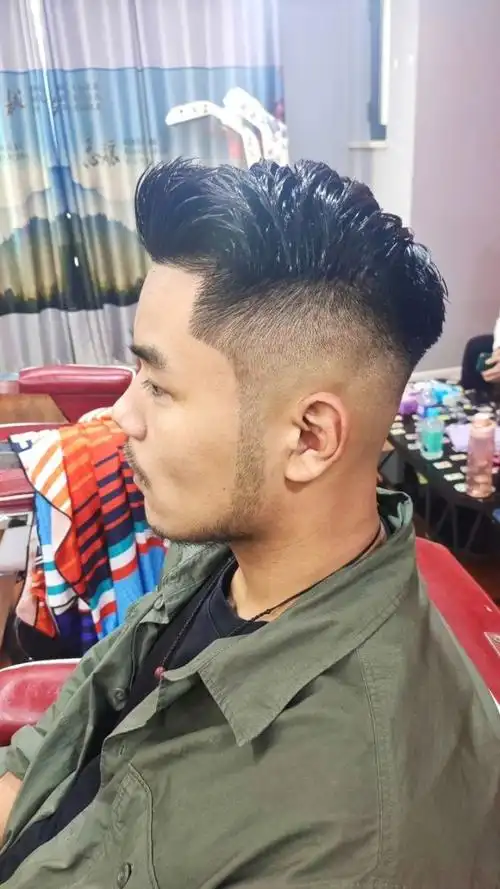 男士短款渐变侧分油头