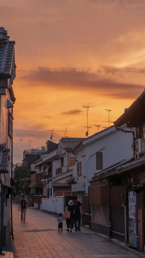 非常有生活气息的暮色微信盆友圈配图