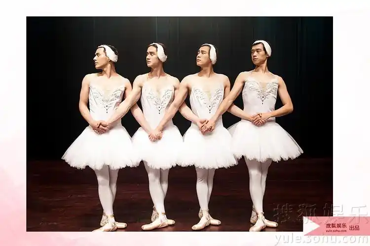 还有这让人一言难尽的天鹅四人组,李易峰和蒋劲夫的表情也是相当"