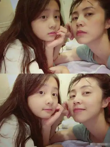 黄多多和孙莉长得有多像当她拿起妈妈手机后自己都被吓到了