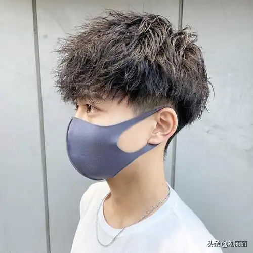 男生头发一个月能长多少厘米(3月男发这样剪) - 青木春