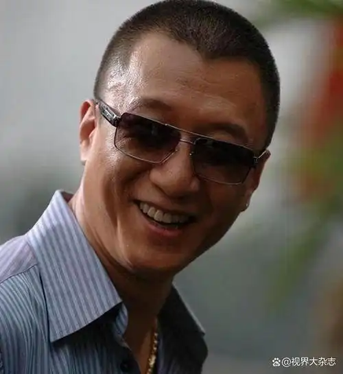 "颜王"孙红雷在娱乐圈虽并非出色帅气,但他以搞笑幽默的风格在节目中