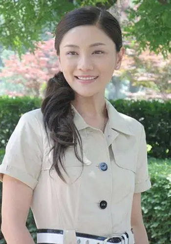 胡可爱情甜蜜蜜 着装晒幸福