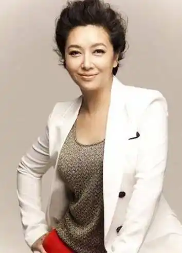 30年前她是大众女神,因女儿不同意狠甩靳东,现任比她小15岁_江珊_妈妈