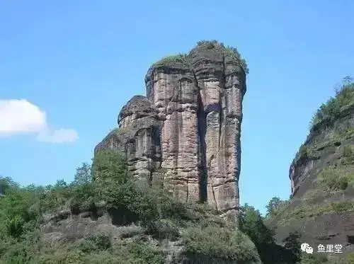 断肠崖:小龙女与杨过定下十六年始得重见之盟的地方,充满了梦幻色彩