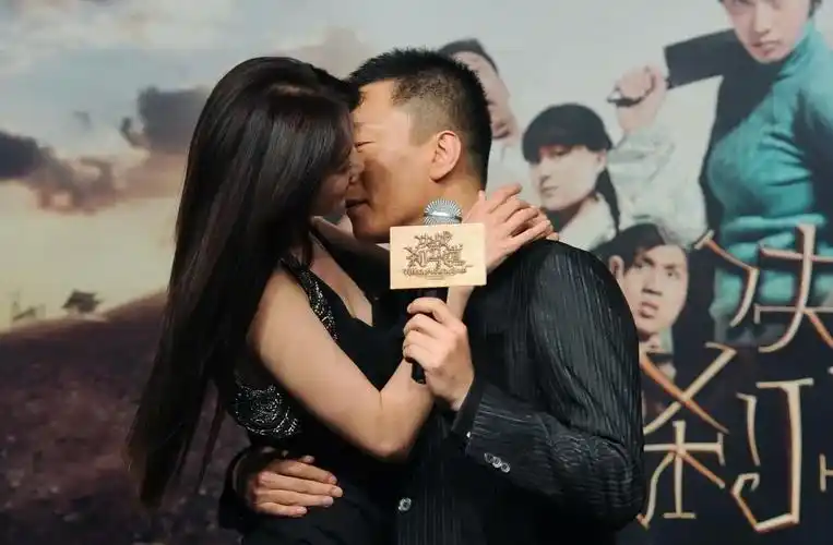 林志玲曾经对黄渤动过真情,可惜黄渤已结婚了,放开黄渤,让我来