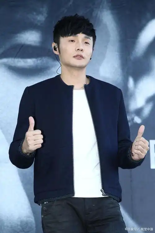 李荣浩零点守候祝福杨丞琳,连续9年甜蜜不变,39岁无生子计划