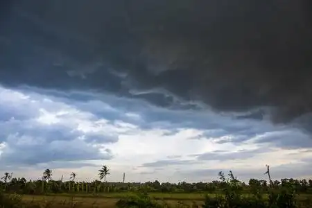 雷下雨天空中的云彩会下雨照片