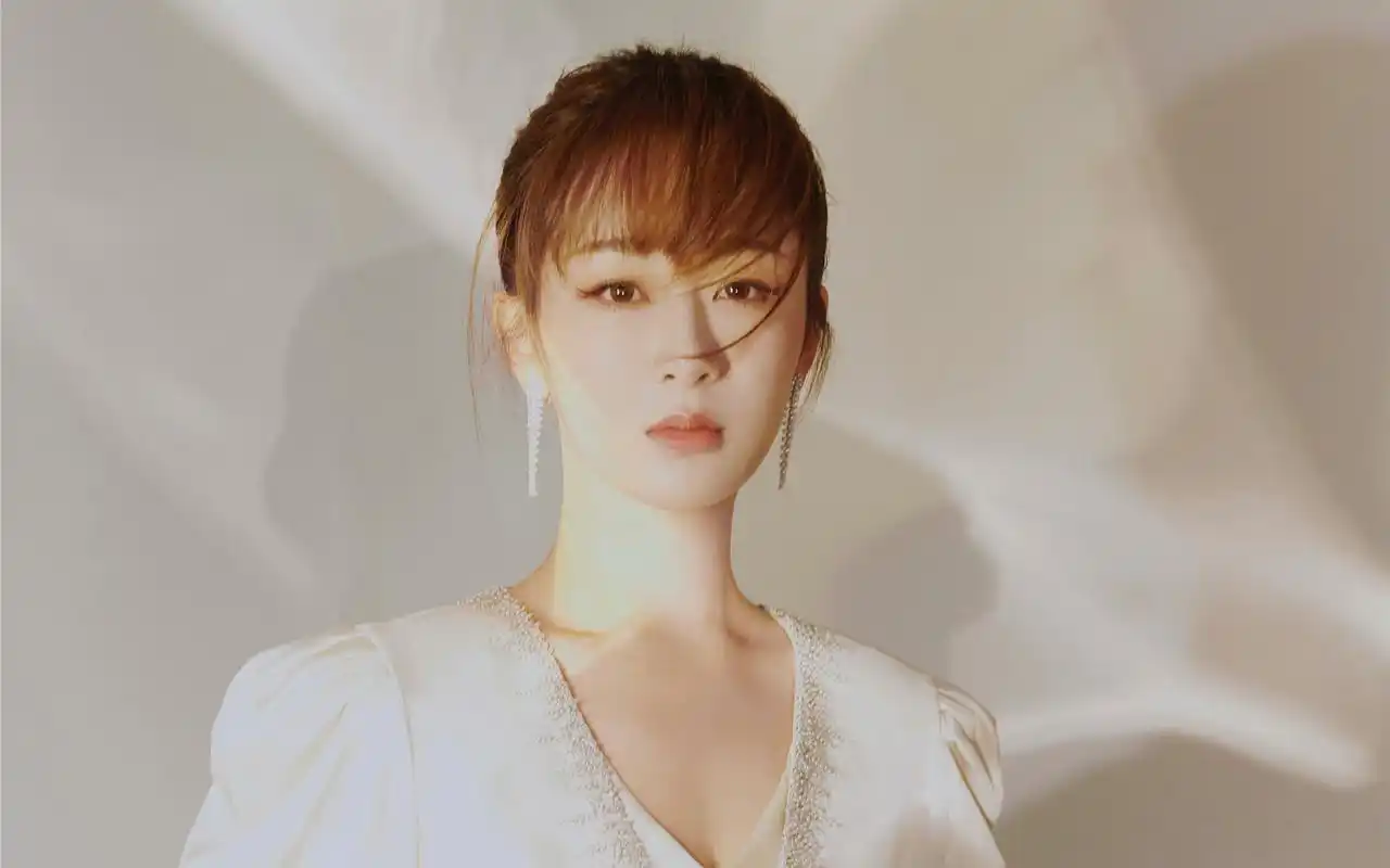 杨紫优雅浪漫写真图片桌面壁纸