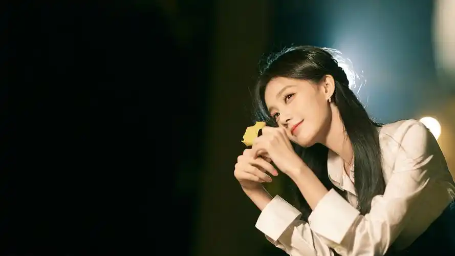 文艺 清新 可爱 美女 李一桐 壁纸