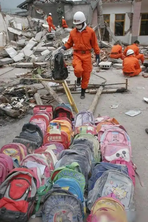 汶川地震十三年那个声名狼藉的范跑跑丢下学生先跑后过得咋样