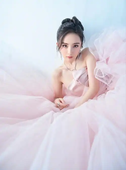 杨幂粉色纱裙礼服魅力性感写真_明星_美桌网