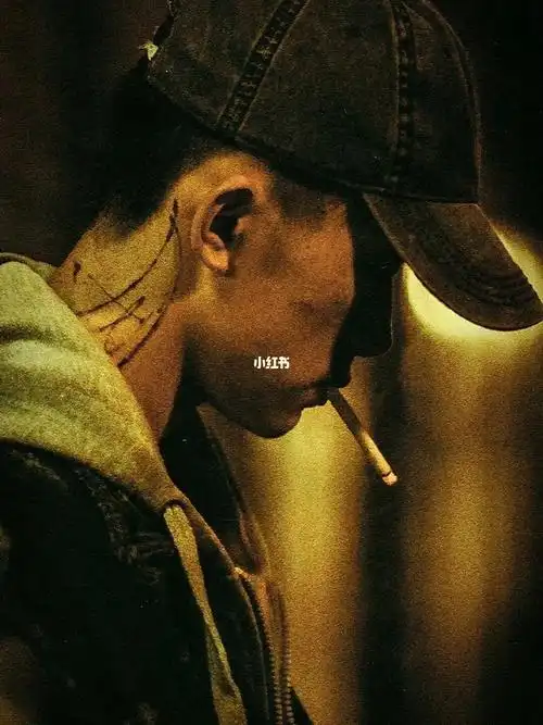 易烊千玺抽烟照可太帅了