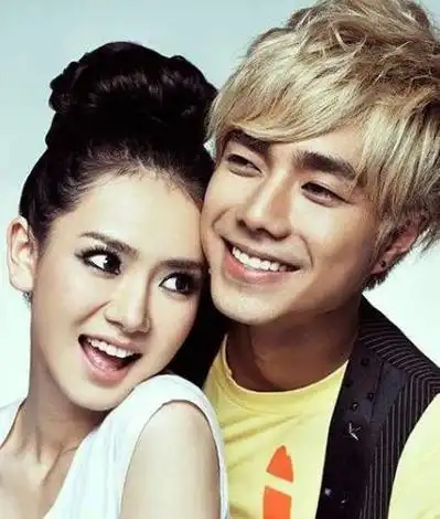 踢走主唱,分赃不均,这些组合的结局,都印证了凤凰传奇有多清醒