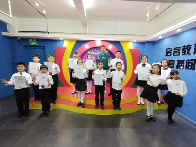 【启言口才】2021寒假青少儿小小朗读者培训班结课啦!