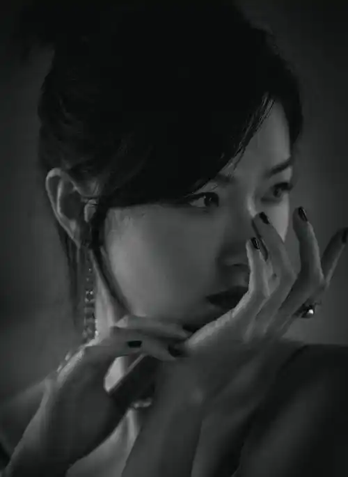 万茜的黑白电影感大片,黑白港风感影像照片超级惊艳!_张看_时尚_社交