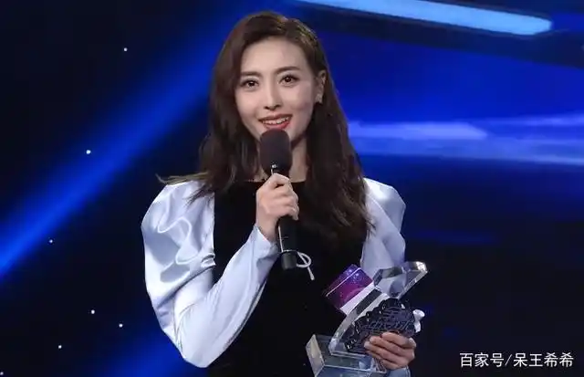 2021年春晚制作在即,张舒越主持音乐频道表节目,或为春晚做准备