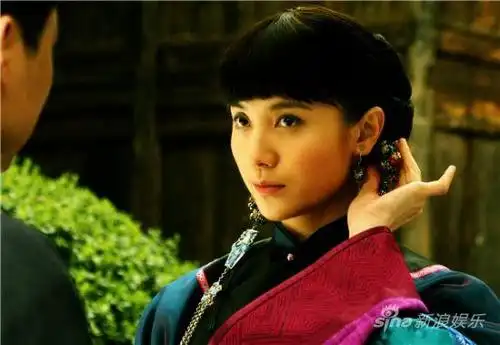 电视前沿 > 正文  今晚,由小宋佳主演的年代大戏《白狼》将在山东