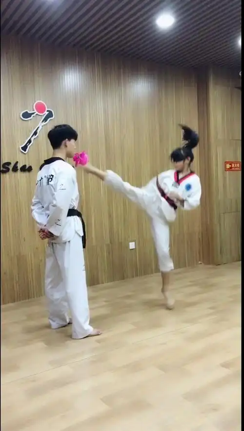跆拳道#脚脚踢脸原来是王者-度小视