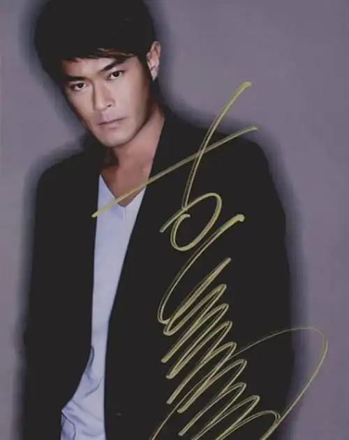 宁静签名在胸上不算什么,看看古天乐范冰冰的签名,你会忍不住大笑