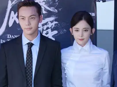 亲吻搂腰后背杀,陈伟霆娜扎甜到炸!