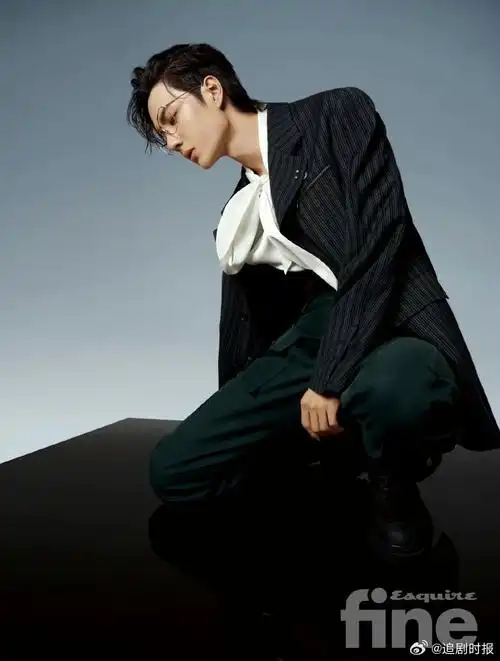 王一博黑框眼镜杀