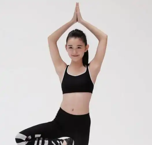 蒋依依拍运动写真一身黑色运动服大秀好身材网友心动的感觉