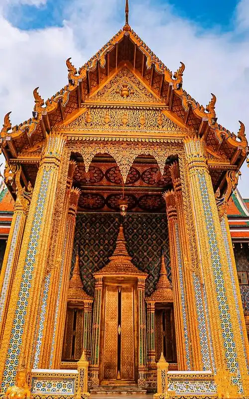 泰国大皇宫 带着敬意来,不留遗憾去 极具民族特色冲击力的建筑 - 抖音