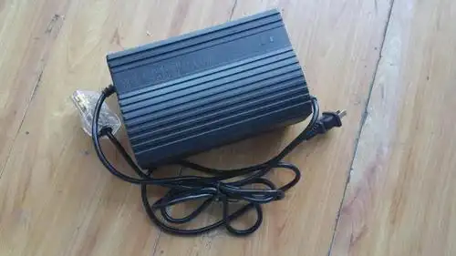 本品为时风电动三轮车风景系列充电器