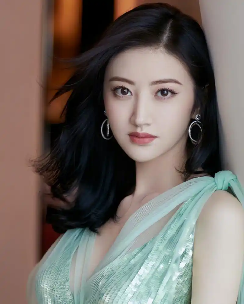 张继科景甜事件:为世人敲响警钟别让"私密照片"害人又害已!