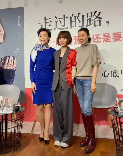 原创柯蓝自然美不做作,素颜蜡黄有斑毫不掩饰,这就是的真实49岁!