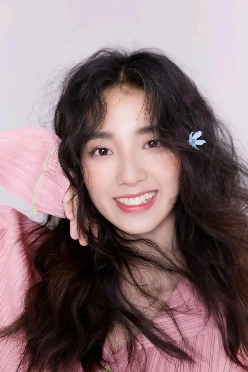 精美图集|清冷美女万鹏