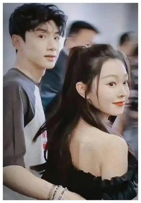 宋轶回新加坡探亲,嫂子晒合照全家都是高颜值,宋母气质儒雅_发展_恋情