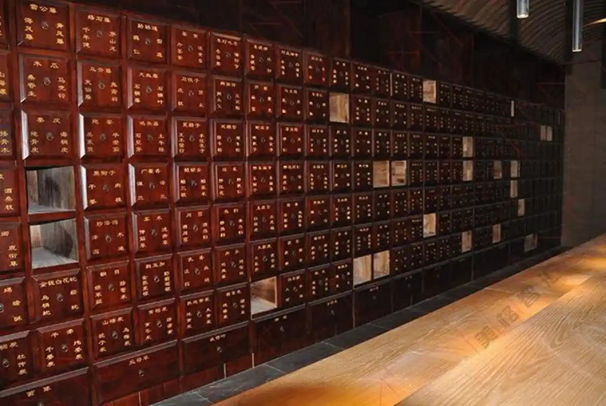 中药柜用什么材质好# 实木中药柜是一种常见的中药存储工具,它步鲻